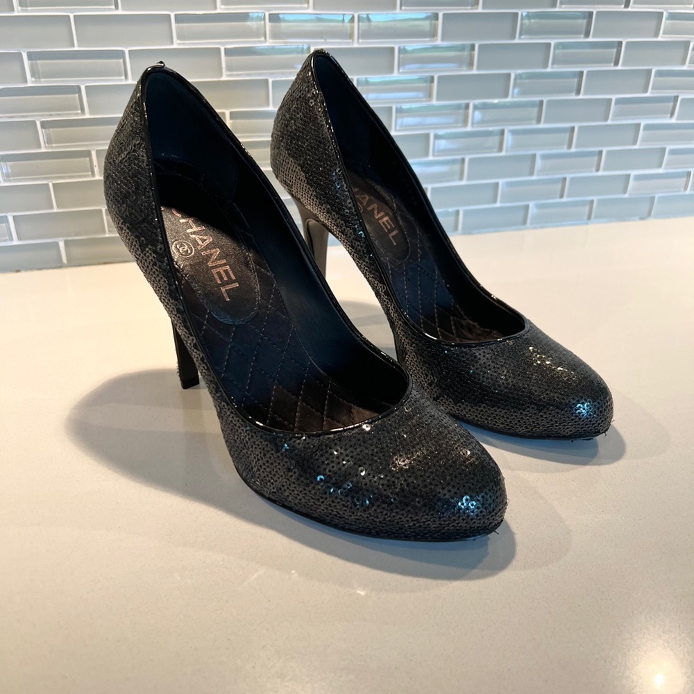 CHANEL Pumps